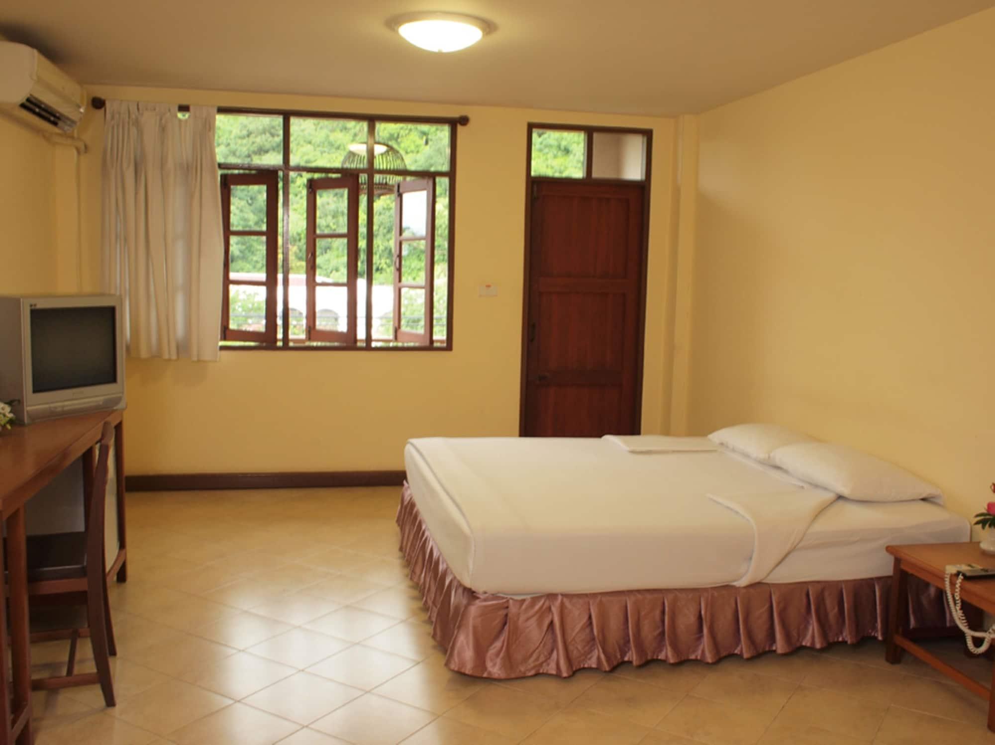 Sun Hotel Phetchaburi Extérieur photo