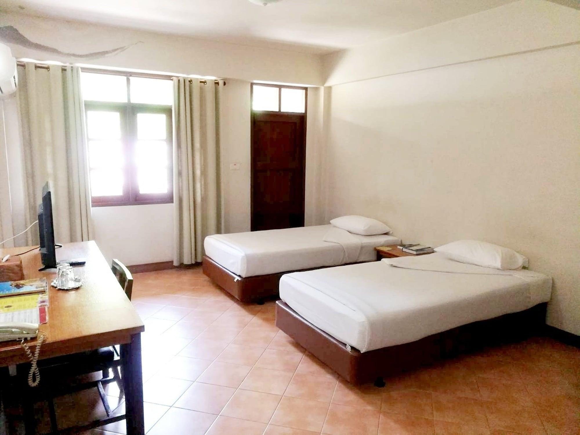 Sun Hotel Phetchaburi Extérieur photo