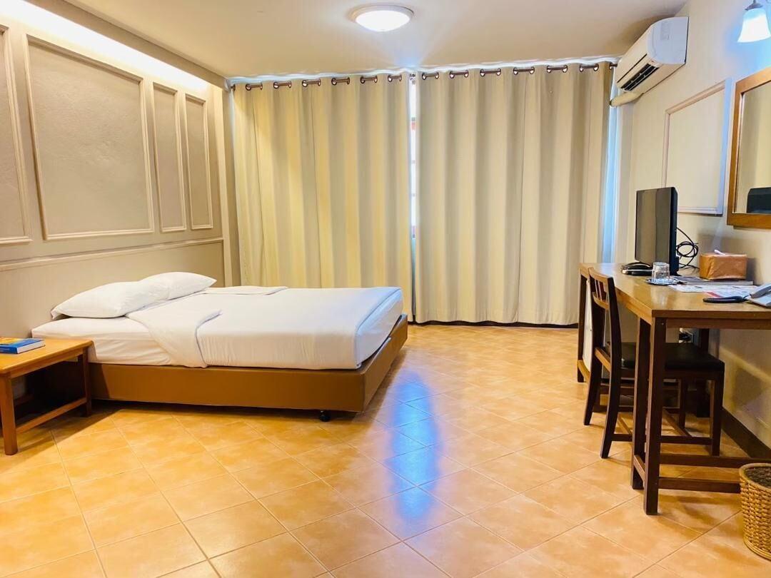Sun Hotel Phetchaburi Extérieur photo