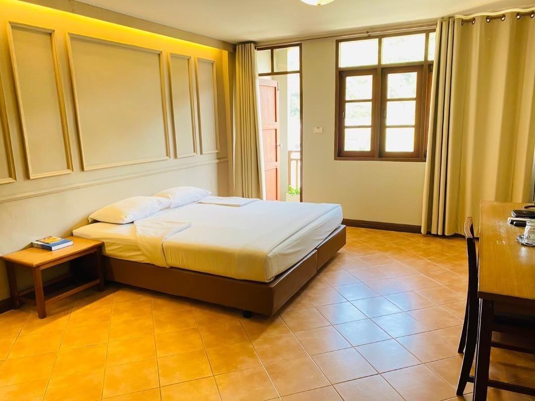 Sun Hotel Phetchaburi Extérieur photo
