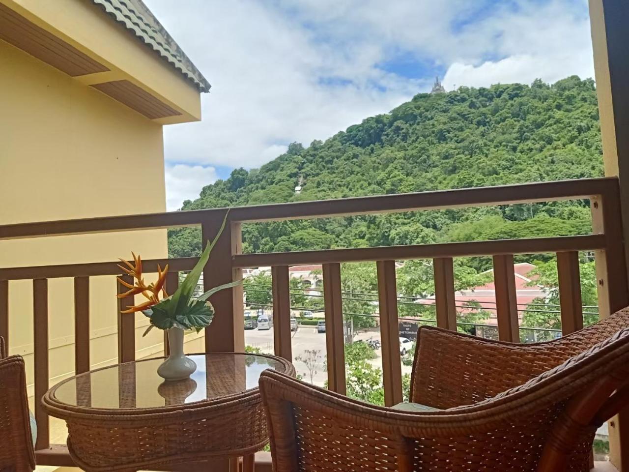 Sun Hotel Phetchaburi Extérieur photo