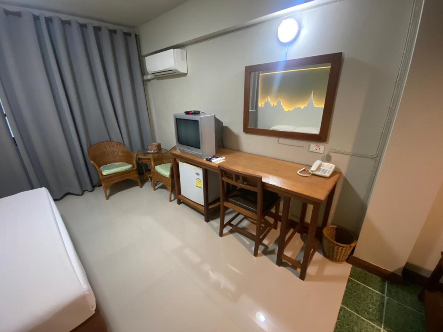 Sun Hotel Phetchaburi Extérieur photo