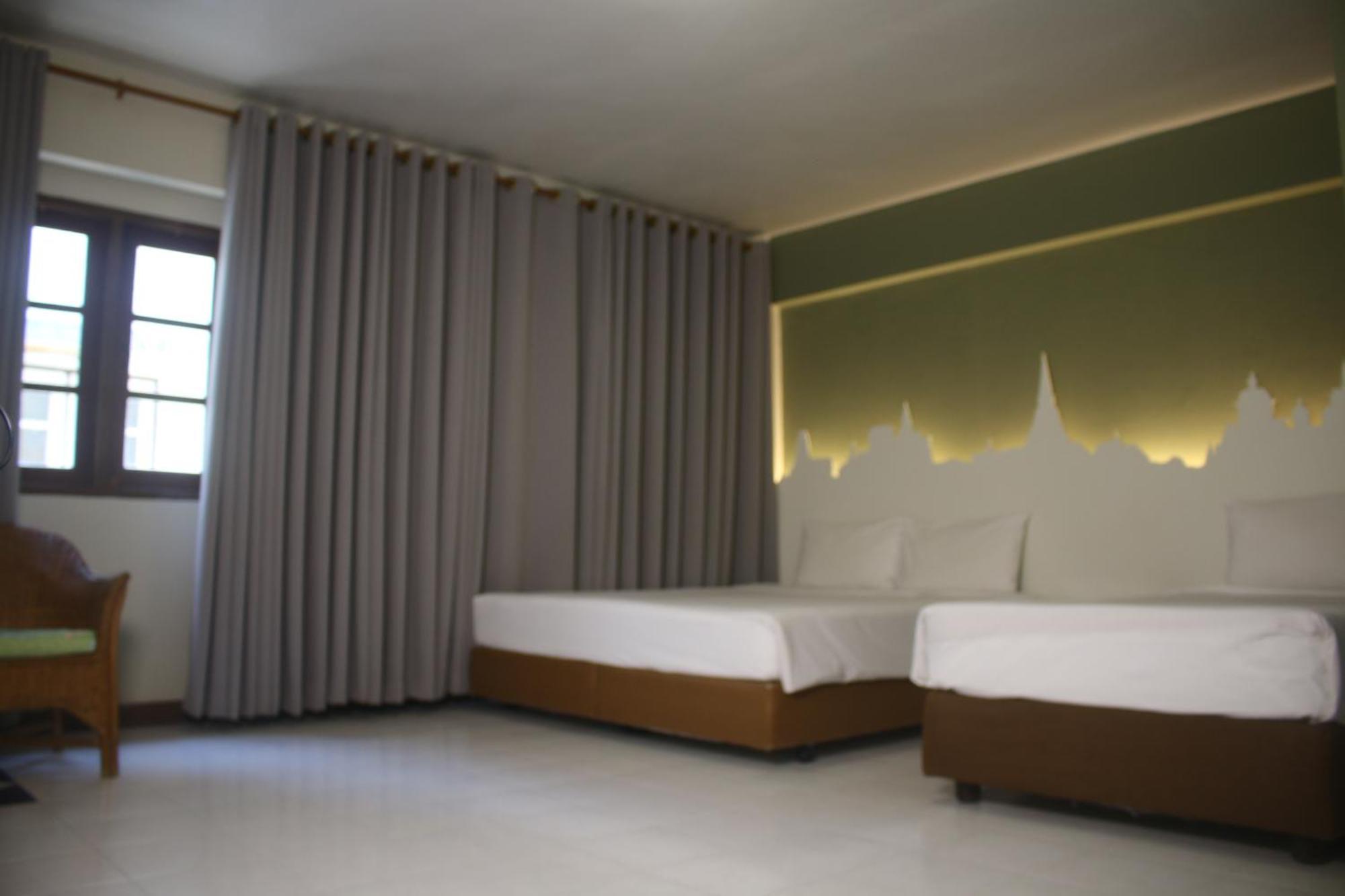 Sun Hotel Phetchaburi Extérieur photo