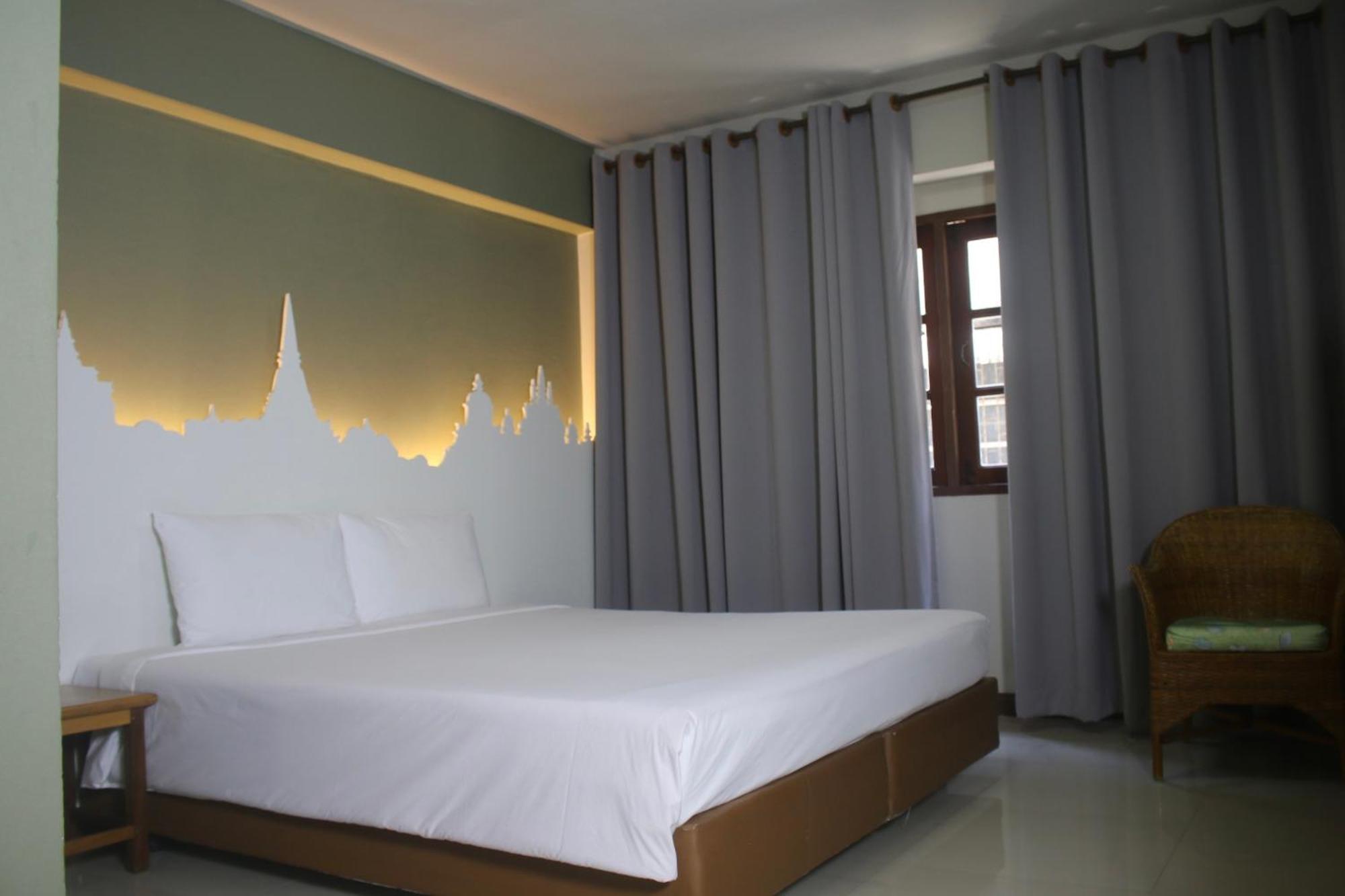 Sun Hotel Phetchaburi Extérieur photo