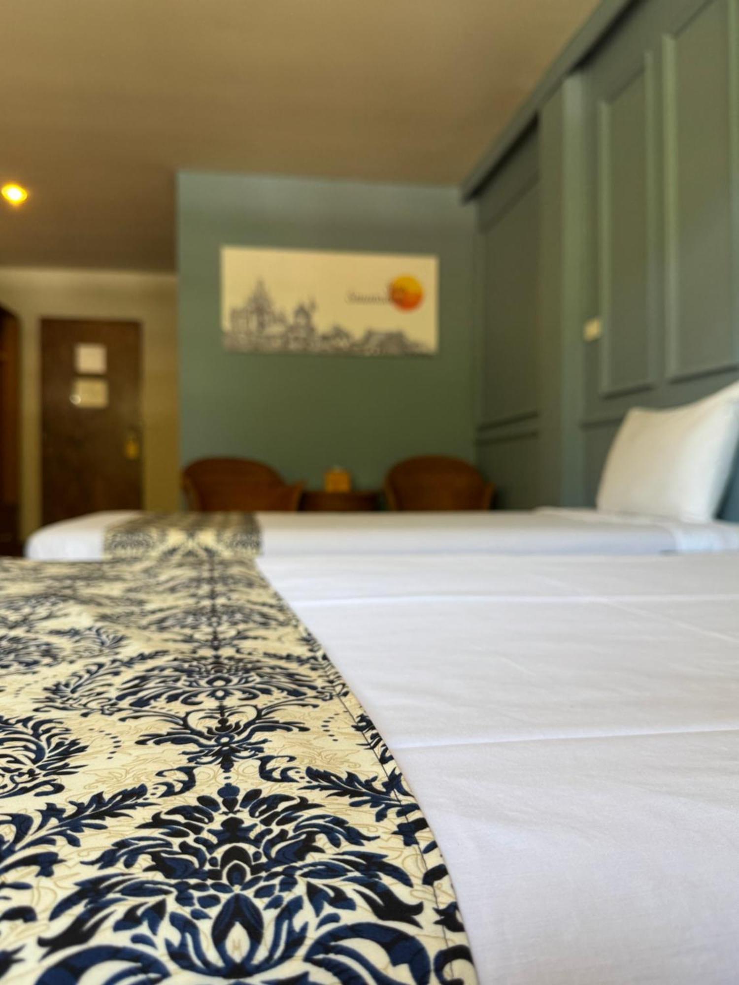Sun Hotel Phetchaburi Extérieur photo