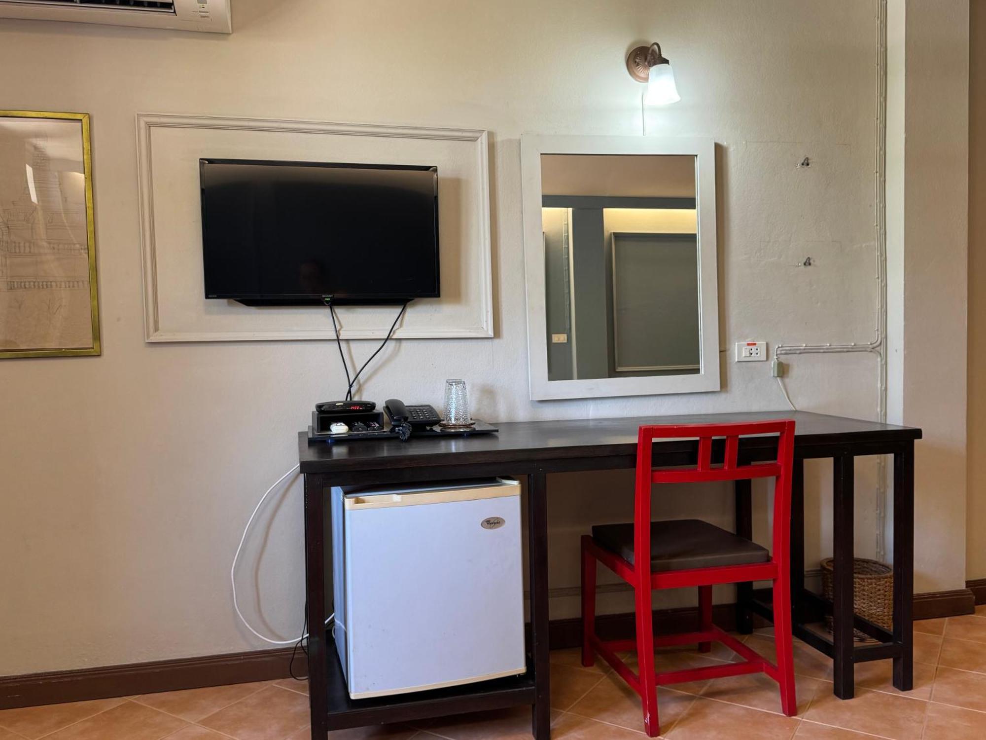 Sun Hotel Phetchaburi Extérieur photo