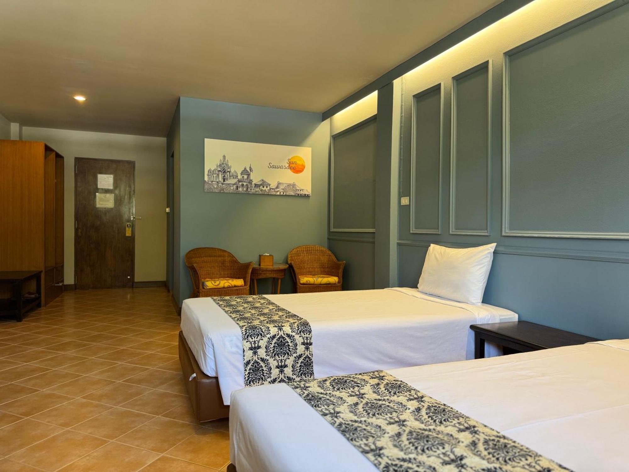 Sun Hotel Phetchaburi Extérieur photo