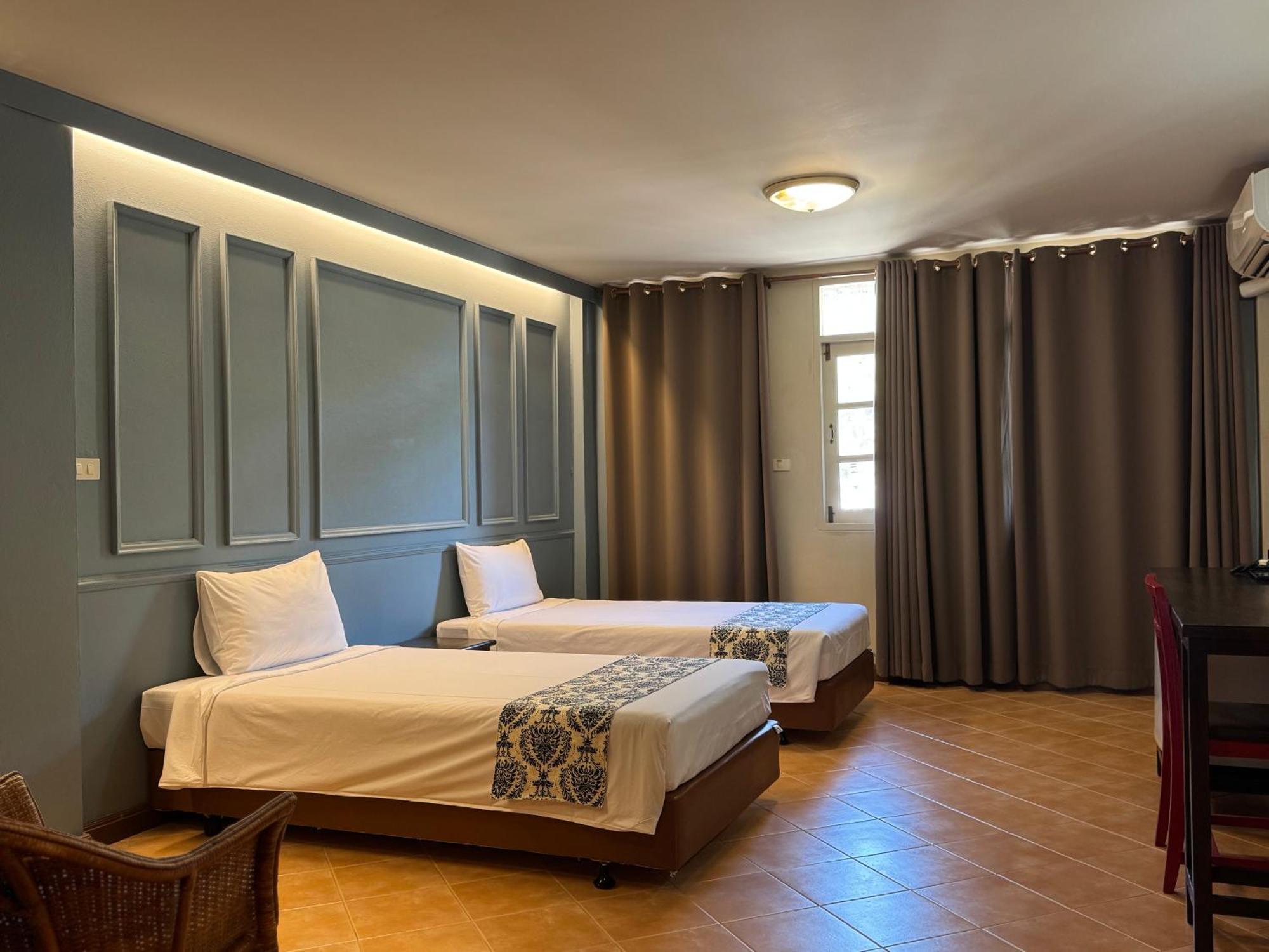 Sun Hotel Phetchaburi Extérieur photo